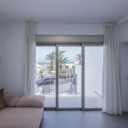 2 Beachfront By Holidays Apartment Corralejo