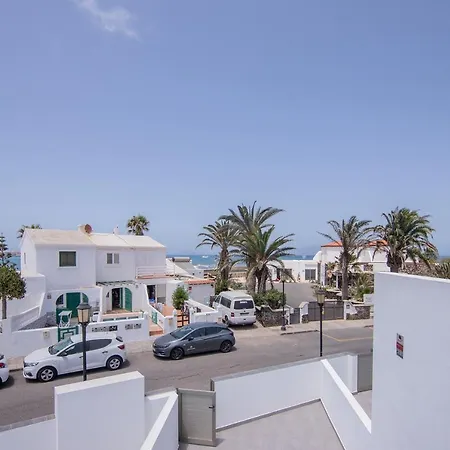 2 Beachfront By Holidays Apartment